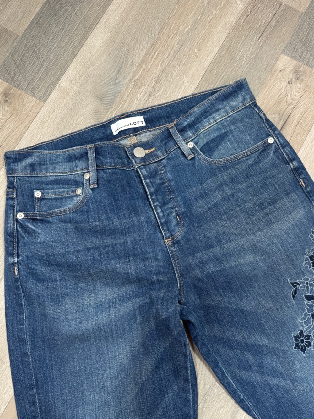 Loft Jeans 4‎ Blue Floral Embroidered Raw Hem Boyfriend Crop Boho Cottagecore - Picture 5 of 14